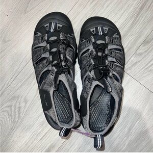 Brand New Keen Newport Sandals, size 9